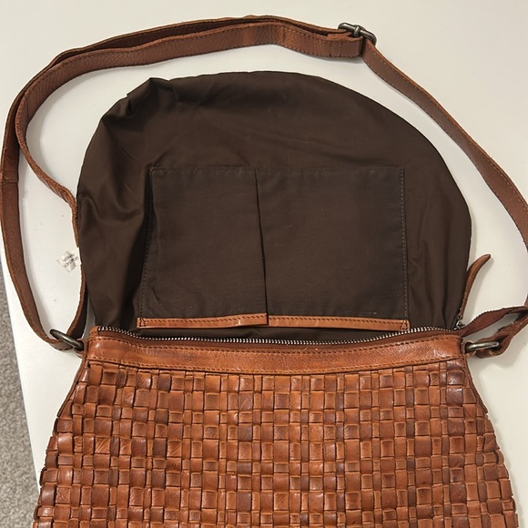 Brown Woven Leather Hobo Crossbody Bag 🌼 - Picture 7 of 11